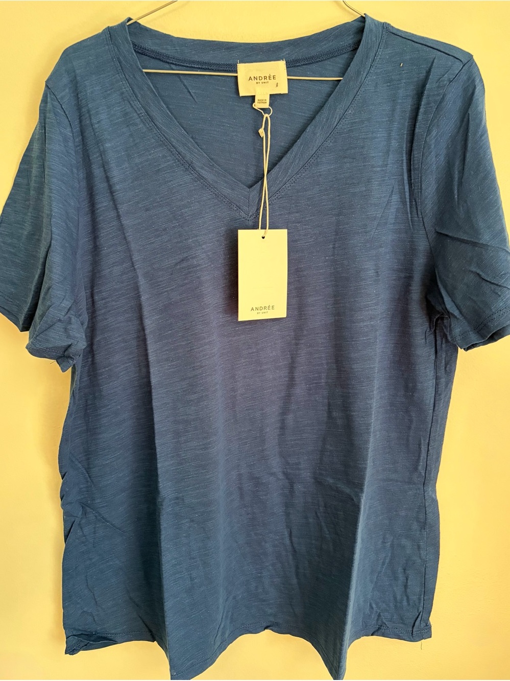 ANDREE BY UNIT deep blue V-neck tee with tag